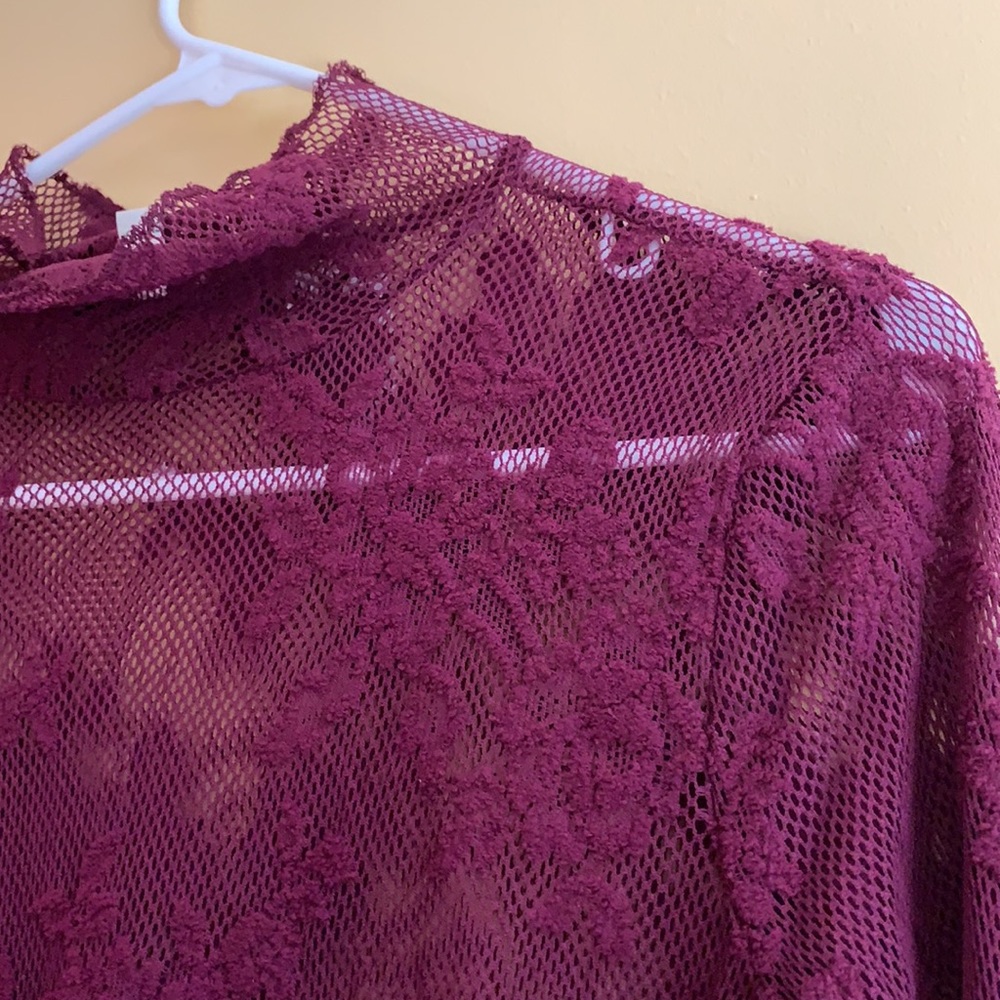Lace turtle neck